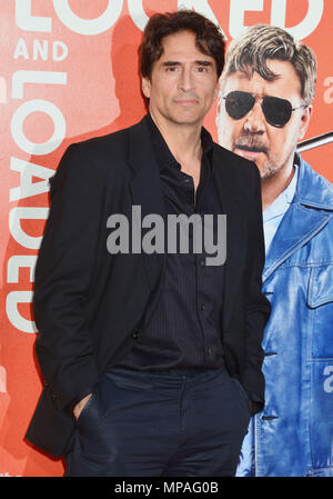 Vincent Spano arrivant à la Nice Guys première au théâtre chinois de Grauman à Los Angeles. 10 mai 2016.Vincent Spano ------------- Red Carpet Event, Vertical, USA, Cinéma, Célébrités, photographie, Bestof, Arts, Culture et divertissement, Célébrités Topix fashion / Vertical, Best of, événement dans la vie d'Hollywood, Californie - Tapis rouge et en backstage, USA, Cinéma, Célébrités, cinéma, télévision, Célébrités célébrités musique, photographie, Arts et culture, Bestof, divertissement, Topix trois quarts, vertical, une personne, à partir de l'an , 2016, enquête tsuni@Gamma-USA.com Banque D'Images