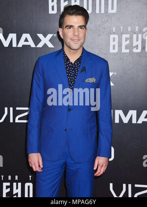 Zachary Quinto 085 arrivant à la Star Trek au-delà de la première à l'Embarcadero à San Diego Convention Comicon ( ), le 20 juillet 2016.Zachary Quinto 085 ------------- Red Carpet Event, Vertical, USA, Cinéma, Célébrités, photographie, Bestof, Arts, Culture et divertissement, Célébrités Topix fashion / Vertical, Best of, événement dans la vie d'Hollywood, Californie - Tapis rouge et en backstage, USA, Cinéma, Célébrités, cinéma, télévision, Célébrités célébrités musique, photographie, Arts et culture, Bestof, divertissement, Topix trois quarts, vertical, une personne, à partir de l'an , 2016 Banque D'Images