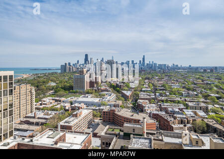 Vue aérienne du quartier de Lincoln Park à Chicago Skyline dans la distance Banque D'Images