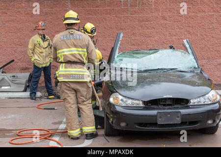 Burbank Fire Department - mâchoires pneumatiques de la démonstration Banque D'Images