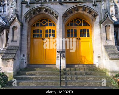 Barnet, London, Royaume-Uni - 16 Avril 2018 : Barnett United Reformed Church, rue du Bois Banque D'Images