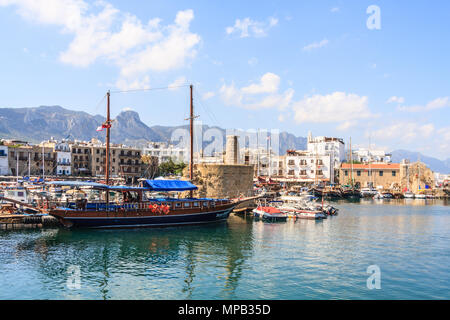 Vue sur le port de Kyrenia, Chypre du Nord Banque D'Images