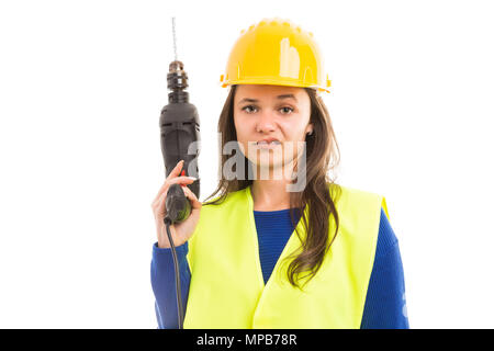 Jeune femme architecte ou ingénieur forage holding machine comme puissant difficiles professionnel féminin isolé sur fond blanc Banque D'Images