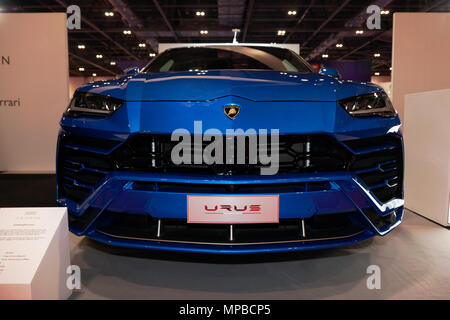 Vue frontale d'une Lamborghini Urus exposée au salon automobile de Londres 2018 Banque D'Images