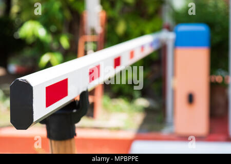 Close up Barrier Gate système automatique pour la sécurité. Système d'entrée automatique. Banque D'Images