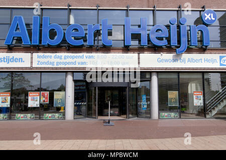 La Haye, Pays-Bas-mai 22, 2015 : façade d'un magasin Albert Heijn à La Haye, ah est le plus grand supermarché dans les Pays-Bas Banque D'Images