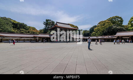 Belle vue sur le sanctuaire de Meiji Shinto dans le centre de Tokyo, Japon Banque D'Images