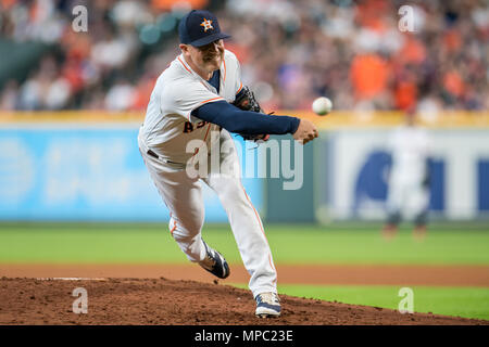 Houston, TX, USA. 19 mai, 2018. Astros de Houston lanceur droitier Joe Smith (38) pendant un match entre les Astros de Houston et les Indians de Cleveland au Minute Maid Park de Houston, TX. Cleveland a gagné le match 5 à 4.Trask Smith/CSM/Alamy Live News Banque D'Images