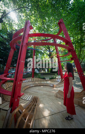 Londres, Royaume-Uni. 22 mai, 2018. Dans JamesÕ Article échelle Saint cimetière, une installation à Clerkenwell Design Week de Londres. Date de la photo : Le mardi, 22 mai 2018. Photo : Roger Garfield/Alamy Crédit : Roger Garfield/Alamy Live News Banque D'Images