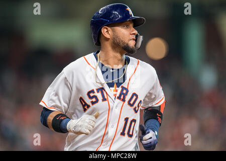 Houston, TX, USA. 19 mai, 2018. Le joueur de premier but des Houston Astros Yuli Gurriel (10) pendant un match entre les Astros de Houston et les Indians de Cleveland au Minute Maid Park de Houston, TX. Cleveland a gagné le match 5 à 4.Trask Smith/CSM/Alamy Live News Banque D'Images