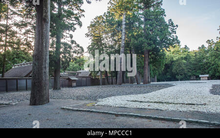 Goshoden Kodenchi sanctuaire principal salon et oi-ya bâtiment contenant shin-no-mihashira pôle central sacré, Geku, Ise Jingu, Mie, Japon Banque D'Images