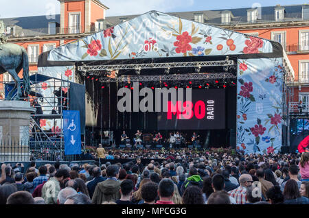 Vue d'un concert sur la Plaza Mayor pendant la célébration de San Isidro, Madrid, Madrid, Espagne. Banque D'Images