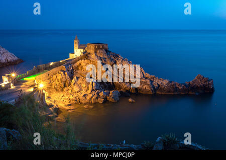 Eglise Saint-Pierre de nuit, Portovenere, village du district de La Spezia, ligurie, italie Banque D'Images