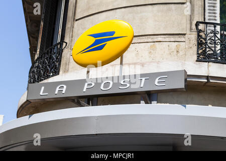 La Poste, le service postal français en dehors de signer la vente au détail Banque D'Images