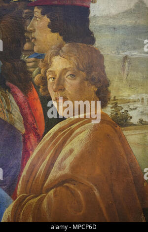 Probablement l'auto-portrait du peintre italien Sandro Botticelli. Détail de l'œuvre 'Adoration des Mages' par Sandro Botticelli daté de circa 1475 sur l'affichage dans la galerie des Offices (Galleria degli Uffizi), à Florence, Toscane, Italie. Banque D'Images