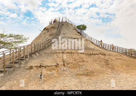 Cartagena, Colombie-Britannique - le 23 mars 2017 : vue sur Volcan Totumo bain de boue, près de Carthagène, Colombie. Banque D'Images