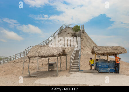 Cartagena, Colombie-Britannique - le 23 mars 2017 : vue sur Volcan Totumo bain de boue, près de Carthagène, Colombie. Banque D'Images