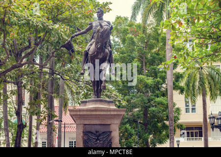 En vue de l'état Statue fondateur Simon Bolivar dans Bolivar Park Plaza à Cartagena de Indias (Colombie Banque D'Images