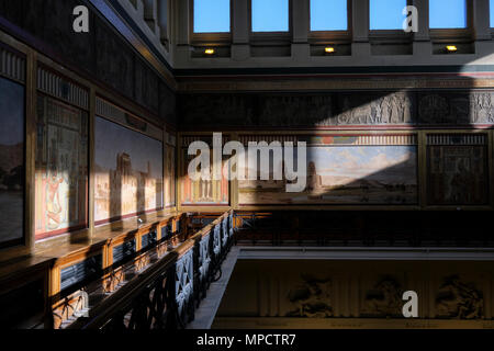 L'Egyptian balcon est au plus haut niveau de la Harris Museum à Preston Lancashire. Ce niveau du musée n'est pas generallay ouvert au public. Banque D'Images