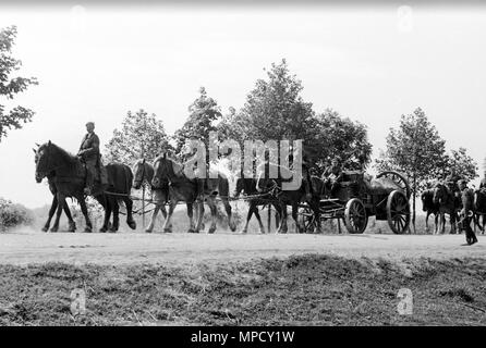 WW2 convoi de l'armée allemande en Russie au cours de l'opération Barbarossa. Cette image a été prise par un officier de l'armée allemande entre soldat/22-26/6/1941 Banque D'Images