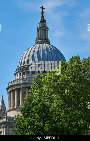 La Cathédrale St Paul, à Londres, Sir Christopher Wren est chef-d'œuvre architectural de l'édifice, qui domine toujours la ville de Londres Banque D'Images