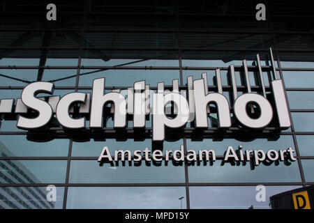 Amsterdam, Pays-Bas-mai 12, 2015 : entrée principale de l'aéroport international Schiphol d'Amsterdam Hoilland Banque D'Images