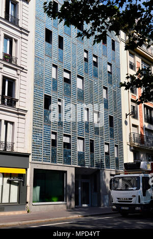 Emmaüs Solidarité résidence - panneaux solaires - Quai de Valmy - Paris - France Banque D'Images