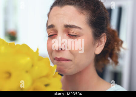 Jeune femme à la malade et se sentir déçu dans la vie Banque D'Images