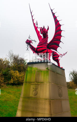 Mametz Wood, La Somme, France - Le Dragon Mémorial à la division galloise 38e qui ont attaqué le bois lors de la bataille de la Somme en juillet 1916 Banque D'Images