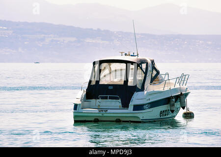 Lausanne, Suisse - le 26 août 2018 : motor yacht au lac de Genève à Lausanne, Suisse Banque D'Images