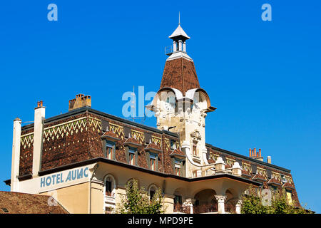 Lausanne, Suisse - le 26 août 2018 : tour de l'horloge de la ville touristique d'Info Center à Lausanne, Suisse Banque D'Images