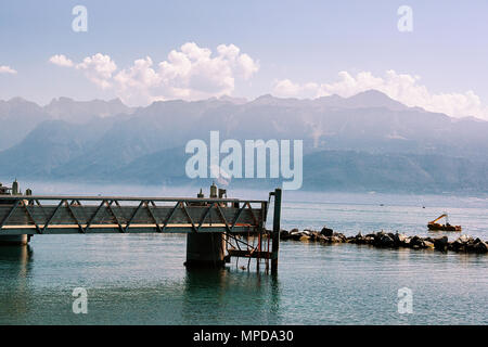 Lausanne, Suisse - le 26 août 2018 : Pier au lac de Genève promenade à Lausanne, Suisse Banque D'Images