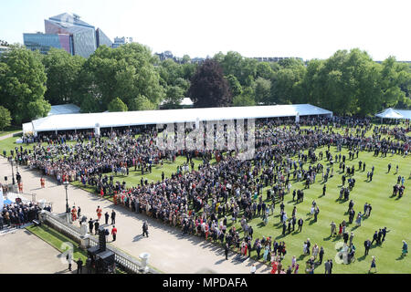 Une garden-party au Palais de Buckingham à Londres, qui a été suivi par le duc et la duchesse de Sussex comme leur premier engagement royal en tant que couple marié. Banque D'Images