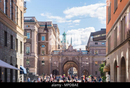 STOCKHOLM, SUÈDE -€" 21 août 2017 : les touristes dans les rues de la Vieille Ville Banque D'Images