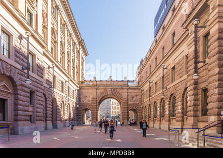 STOCKHOLM, SUÈDE -€" 21 août 2017 : les touristes dans les rues de la Vieille Ville Banque D'Images