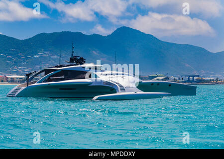 Simpson Bay yacht de luxe à Sint Maarten, Pays-Bas côte dans l'île des Caraïbes Banque D'Images