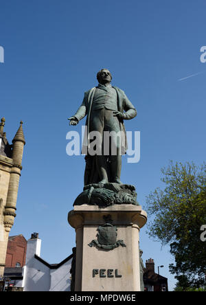 Statue en bronze classée grade 11 de la statue de Sir Robert Peel sur le marché de la place du lancashire au royaume-uni Banque D'Images