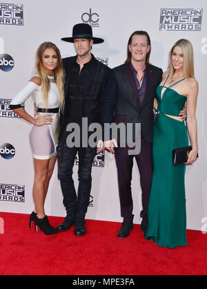 Brittney Marie Cole, les artistes Brian Kelley et Tyler Hubbard de Florida Georgia Line, et Hayley Stommel à 2015 Les American Music Awards lors du Microsoft Theatre de Los Angeles. Novembre 22, 2015.Brittney Marie Cole, les artistes Brian Kelley et Tyler Hubbard de Florida Georgia Line, et Hayley Stommel événement dans la vie d'Hollywood, Californie - Red Carpet Event, USA, Cinéma, Célébrités, photographie, Bestof, Arts, Culture et divertissement, Célébrités, Mode Topix Meilleur de Hollywood, la vie, événement dans la vie d'Hollywood, Californie - Tapis rouge et en backstage, cinéma, Banque D'Images
