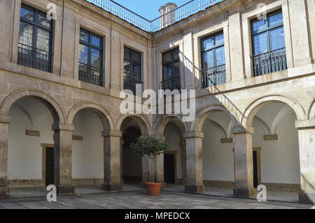 Patio de claustro del Monasterio de San Lorenzo del Escorial, provincia de Madrid. España Banque D'Images