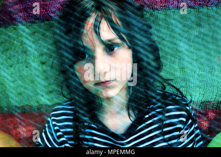 Beau garçon en hamac Banque D'Images