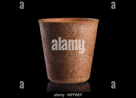 Wafer Bio tasse sur fond noir. Banque D'Images