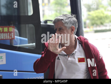 Shanghai, Ningbo, Chine. 23 mai, 2018. Ningbo, Chine 23 mai 2018 : Les membres de l'équipe masculine de volleyball Chinois arrivent à Ningbo pour la prochaine Ligue mondiale FIVB Volleyball 2018 dans l'est de la Chine, la Province de Zhejiang. Crédit : SIPA Asie/ZUMA/Alamy Fil Live News Banque D'Images