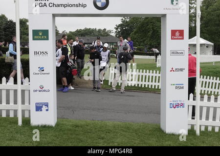 Wentworth, Surrey, UK., 23 mai, 2018 Rory McIlroy arrive sur la première pièce en t à la BMW PGA Championship Golf.ProAM. Credit : Motofoto/Alamy Live News Banque D'Images