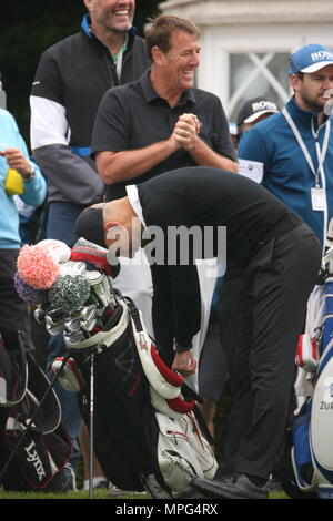 23 mai 2018, Pep Guardiola, entraîneur du club de football Manchester City, joue au golf au/BMW PGA Championship à Wentworth, Surrey, UK Banque D'Images