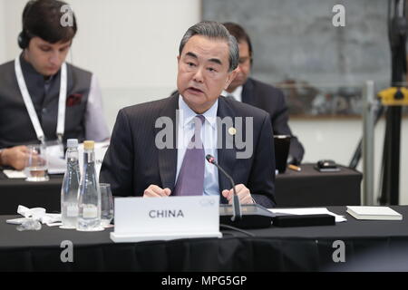 Beijing, l'Argentine. 21 mai, 2018. Le Conseiller d'Etat chinois et le ministre des Affaires étrangères Wang Yi aborde le G20 des ministres des affaires étrangères tenue à Buenos Aires, Argentine, le 21 mai 2018. Crédit : Martin Zabala/Xinhua/Alamy Live News Banque D'Images