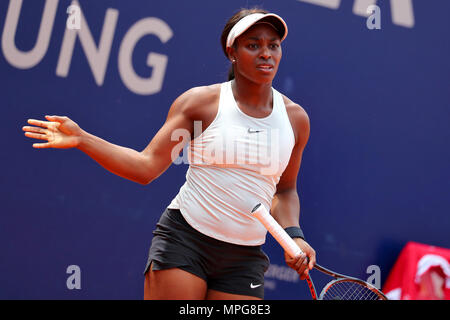 Nuremberg, Allemagne. 23 mai, 2018. 23 mai 2018, l'Allemagne, Nuremberg : Tennis, WTA-Tour, féminin. Sloane Stephens de l'US la simulation d'un coup. Crédit : Daniel Karmann/dpa/Alamy Live News Banque D'Images