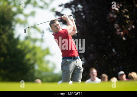 Wentworth Club, Virginia Water, UK. 23 mai, 2018. BMW PGA Championship à Wentworth, Pro Am jour ; Brian O'Driscoll joue un fer à repasser dans la première action : Crédit vert Plus Sport/Alamy Live News Banque D'Images