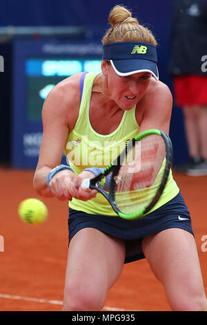 Nuremberg, Allemagne. 23 mai, 2018. 23 mai 2018, l'Allemagne, Nuremberg : Tennis, WTA-Tour, féminin. Madison Brengle provenant des États-Unis frapper la balle. Crédit : Daniel Karmann/dpa/Alamy Live News Banque D'Images