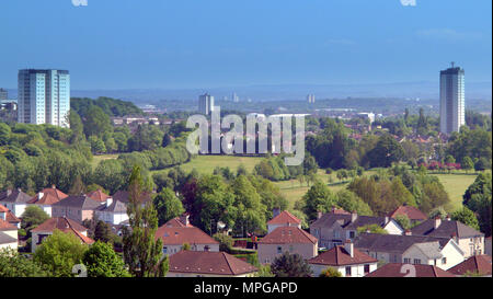 Glasgow, Écosse, Royaume-Uni 23 Mai.UK Météo : soleil de fin de journée sur les tours de Glasgow et knightswood golf à la fin d'un grand jour de temps.. Gérard Ferry/Alamy news Banque D'Images