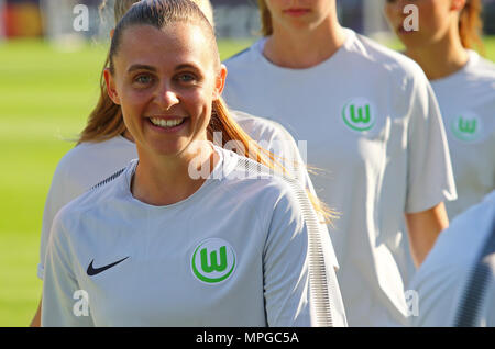 Kiev, Ukraine. 23 mai, 2018. Noelle Maritz de VfL Wolfsburg sourit au cours de session de formation avant de l'UEFA Women's Champions League 2018 match contre l'Olympique Lyonnais à Valeriy Lobanovskiy Stadium à Kiev, Ukraine. Crédit : Oleksandr Prykhodko/Alamy Live News Banque D'Images